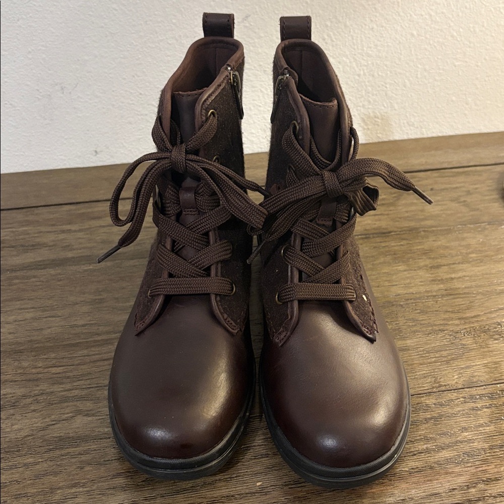 EUC [UGG] Hapsburg Lace Up Wool Brown Leather Outdoor Ankle Boots Women’s Sz 7 - Picture 6 of 11